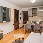 Mihael And Melani Appartement