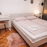 Mihael And Melani Appartement *