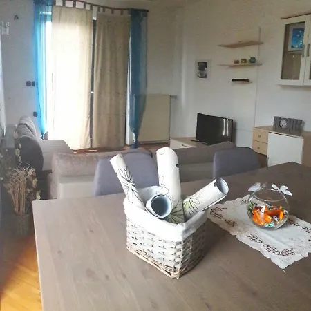 公寓 Mihael And Melani